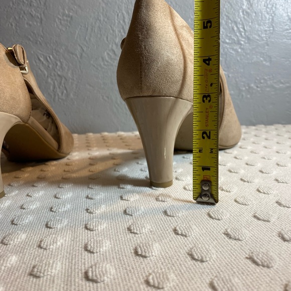 BANDOLINO Tan Women’s Cutout Booties - Picture 8 of 16